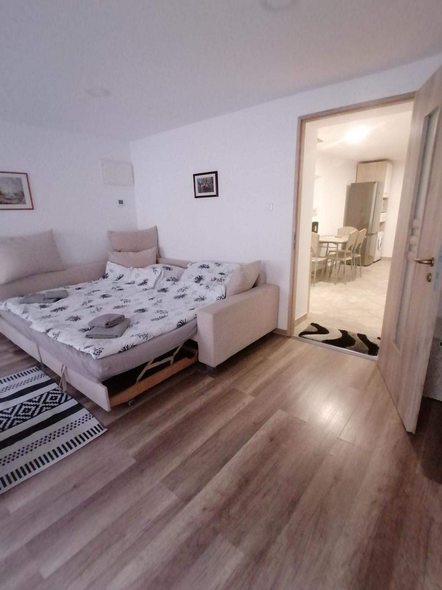 Ujkapu Sunshine Apartments 기오르 객실 사진